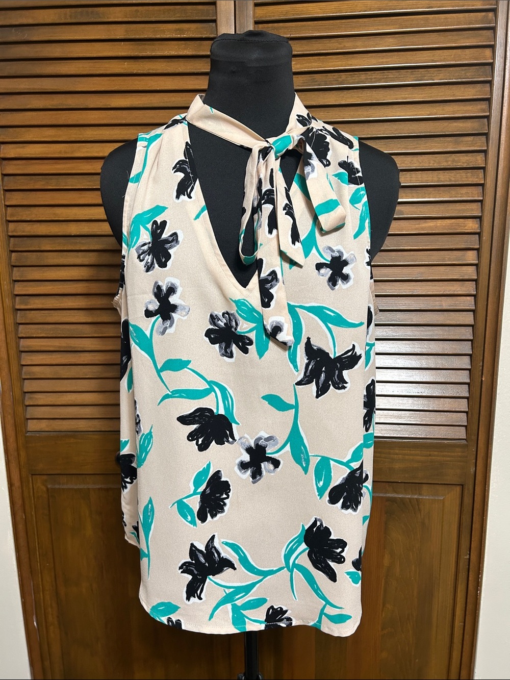 C&E Beige with Black & Teal Floral Sleeveless V-Neck with Tie Blouse Size L - Picture 3 of 7